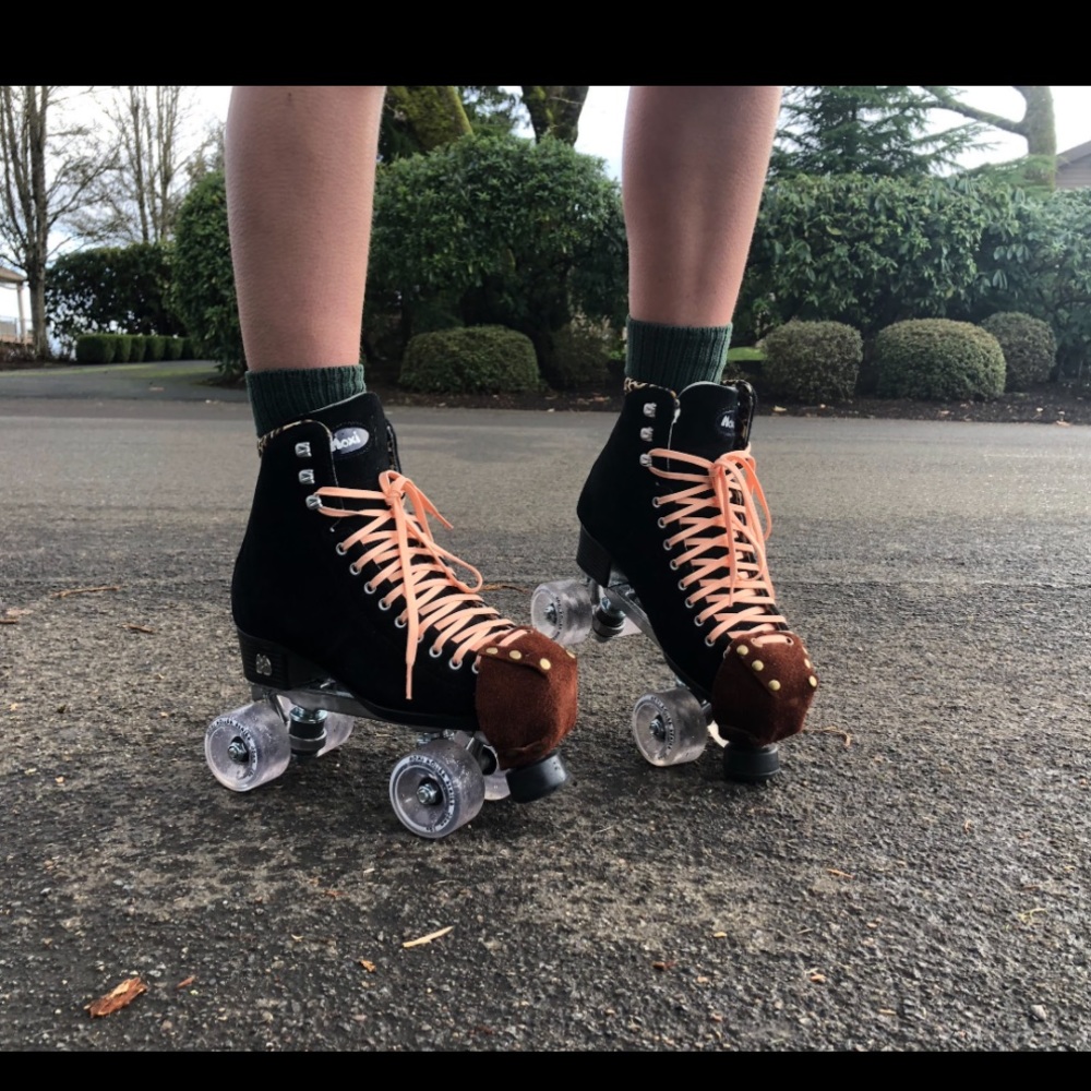 Moxi panther roller skate suede leather quad skates in panther size 9